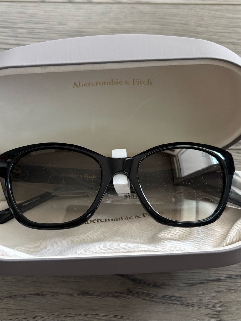 Abercrombie & Fitch Black Oversized Women's Sunglasses